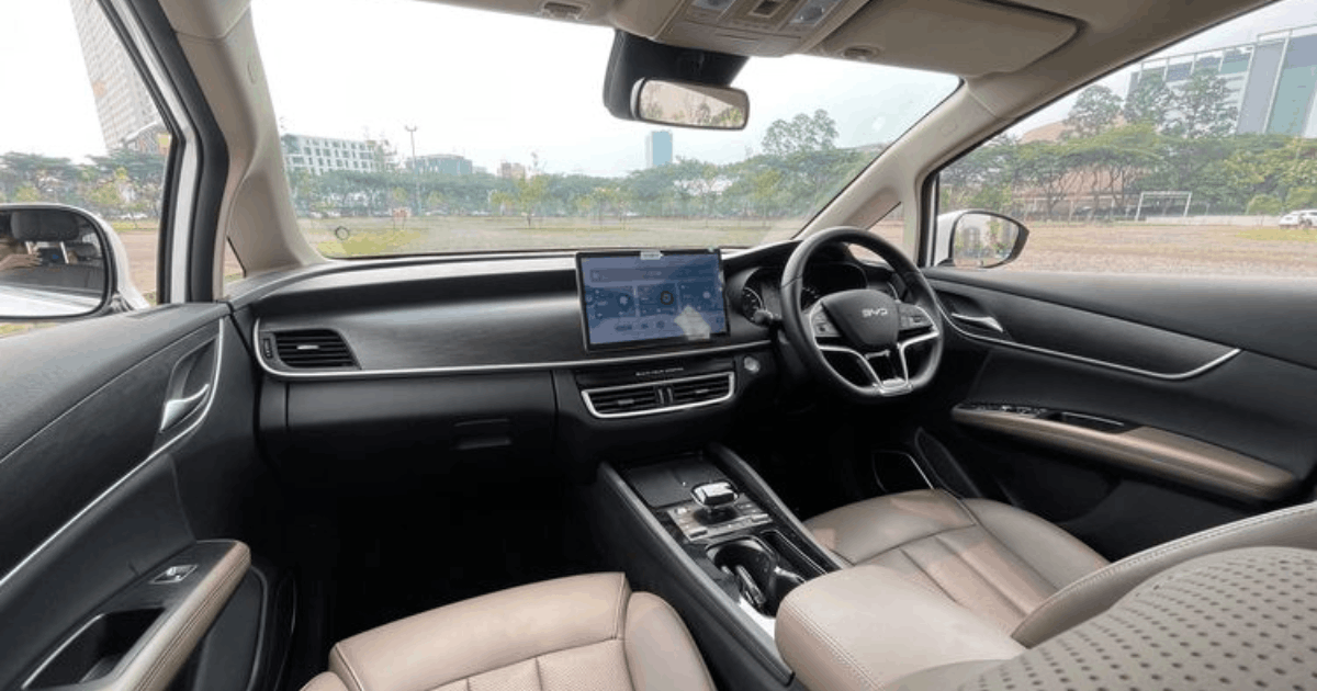 Perbandingan BYD M6 dan Veloz Hybrid