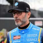 jimmie johnson trucks - ilustrasi berita Jimmie Johnson Trucks: Kecewa dengan 'Disrespect' saat Balapan NASCAR Trucks