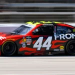 nascar hauler - ilustrasi berita NASCAR Hauler Menemui Insiden: Tabrak Roda Lepas Saat Menuju San Diego