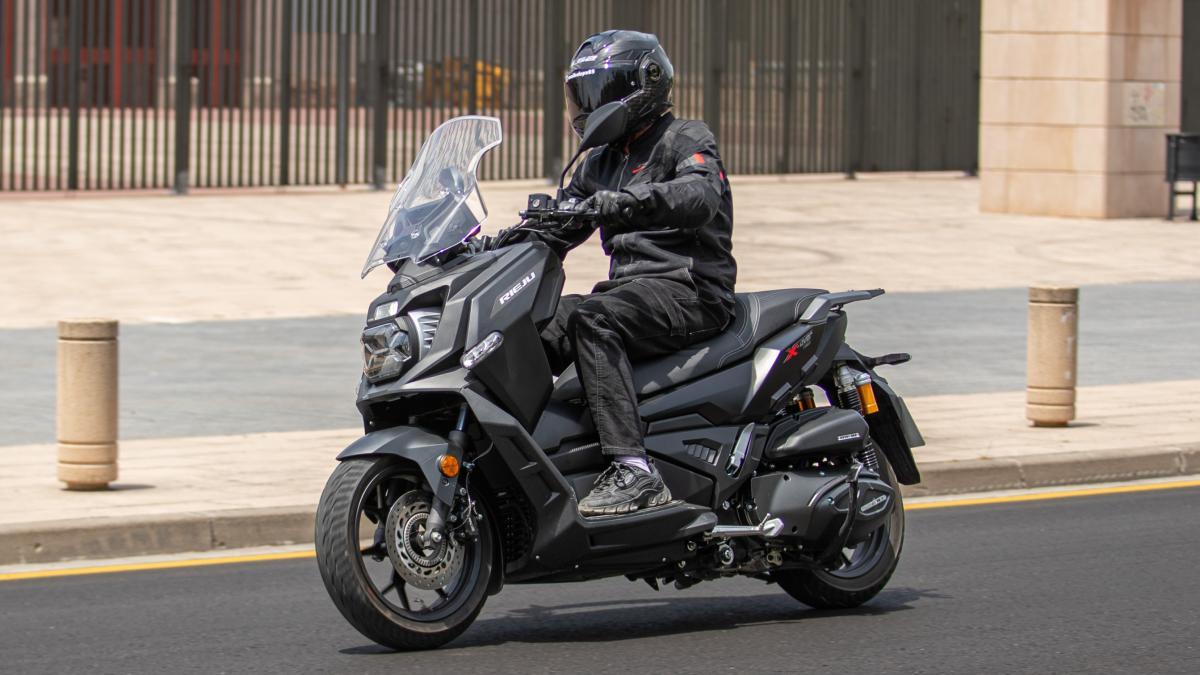 x-over 357 Rieju X-OVER 357: Scooter Crossover yang Lengkap dan Serba Bisa x-over 357 - ilustrasi berita Rieju X-OVER 357: Scooter Crossover yang Lengkap dan Serba Bisa
