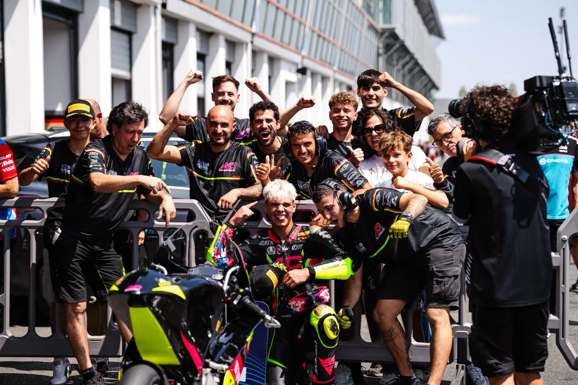 fer bujosa - ilustrasi berita Fer Bujosa naik podium di Magny Cours: finis kedua dan kantongi 20 poin