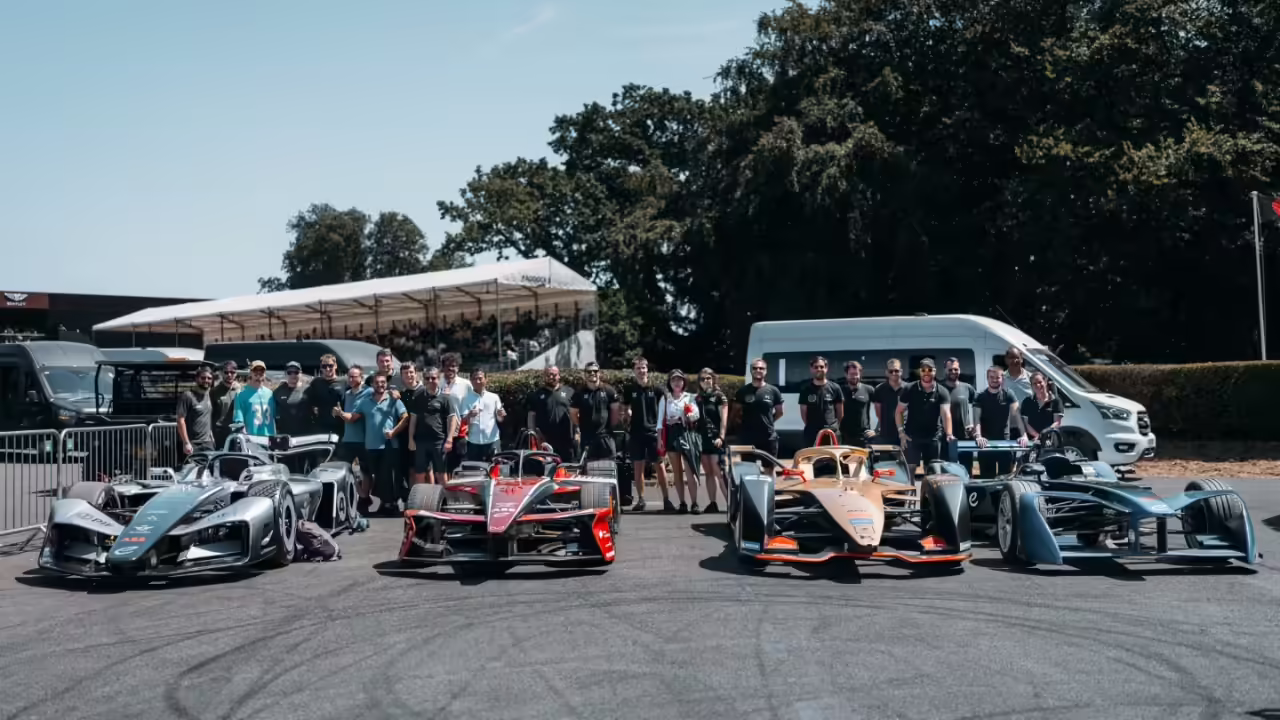formula e gen4 Formula E GEN4 dipamerkan di Goodwood, CEO Jeff Dodds dan FIA… formula e gen4 - ilustrasi berita Formula E GEN4 dipamerkan di Goodwood, CEO Jeff Dodds dan FIA Head Pablo Martino…