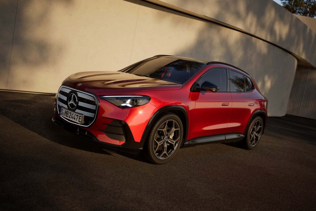 mercedes gla - ilustrasi berita Mercedes GLA Meluncur untuk Menantang BMW X1 dan iX1
