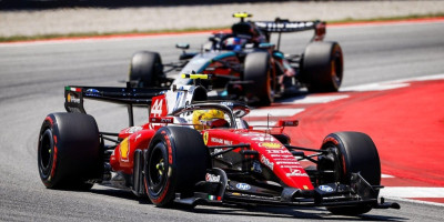 petr pavel - ilustrasi berita Petr Pavel hadir di Hungaroring dengan kamera dan akreditasi FIA