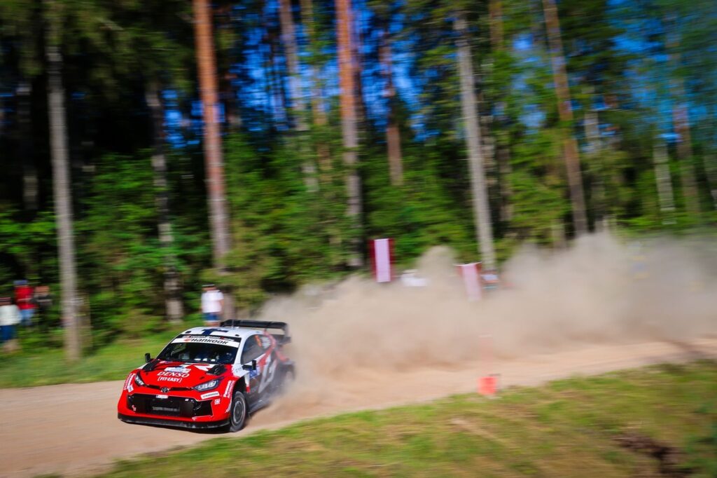 sami pajari - ilustrasi berita Sami Pajari mendekati kemenangan WRC pertama usai dominasi di Rally Estonia