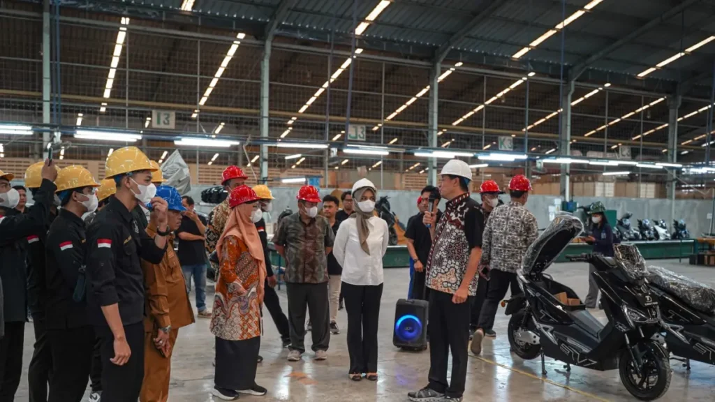 united e-motor - ilustrasi berita United E-Motor Buka Pintu untuk Kampus: Mahasiswa UNISSULA Saksikan Produksi Motor…
