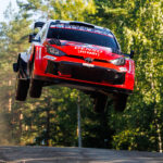 sami pajari - ilustrasi berita Sami Pajari leads after a wild day in the Finnish forests